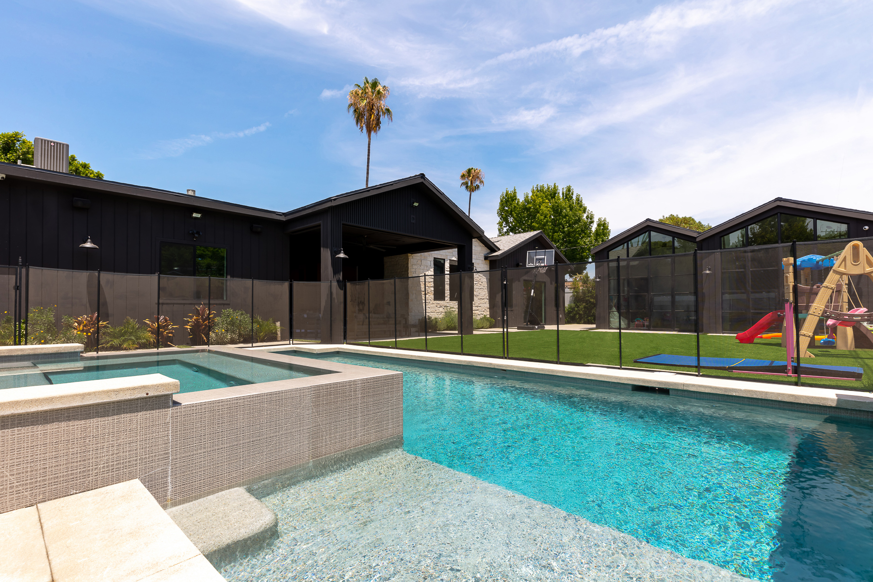 Swimming Pool Installation in Beverly Hills